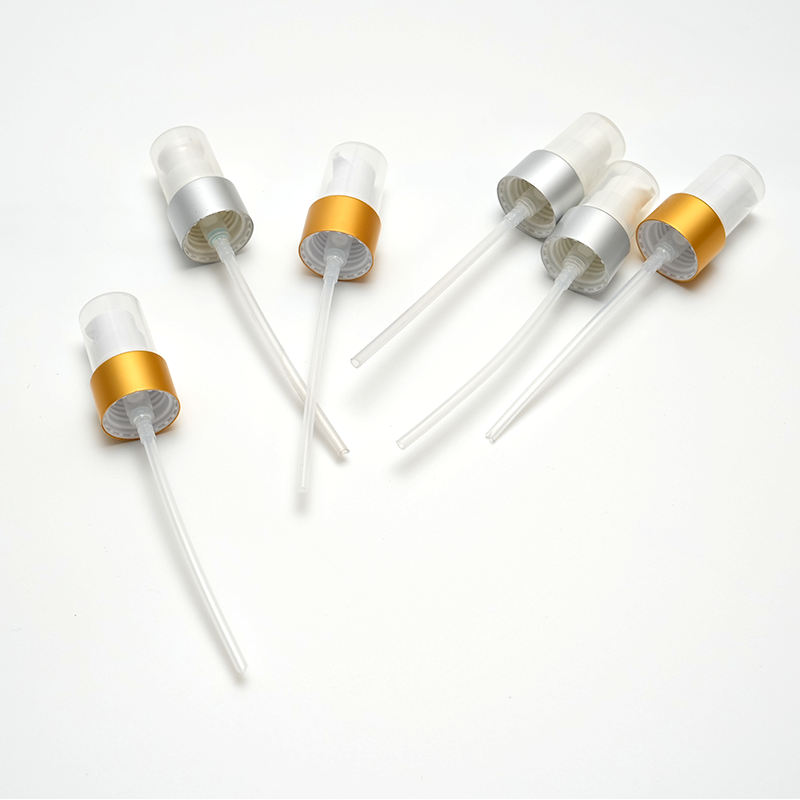 Wat is het spuitbereik en het atomisatie -effect van de 18/415 volledige plastic mistpompspuit, en welke soorten vloeistoffen zijn geschikt?